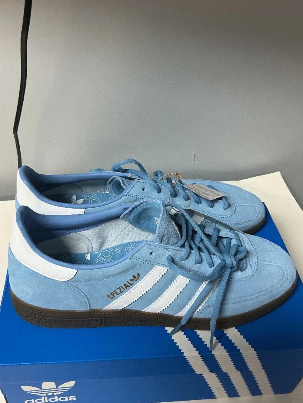 Adidas Handball Spezial Baby Blue and White Unisex Shoes M/13 W/14.